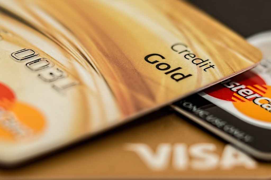 Choosing the Right Credit Card: A Comprehensive Comparison for Smart Financial&nbsp;Decisions