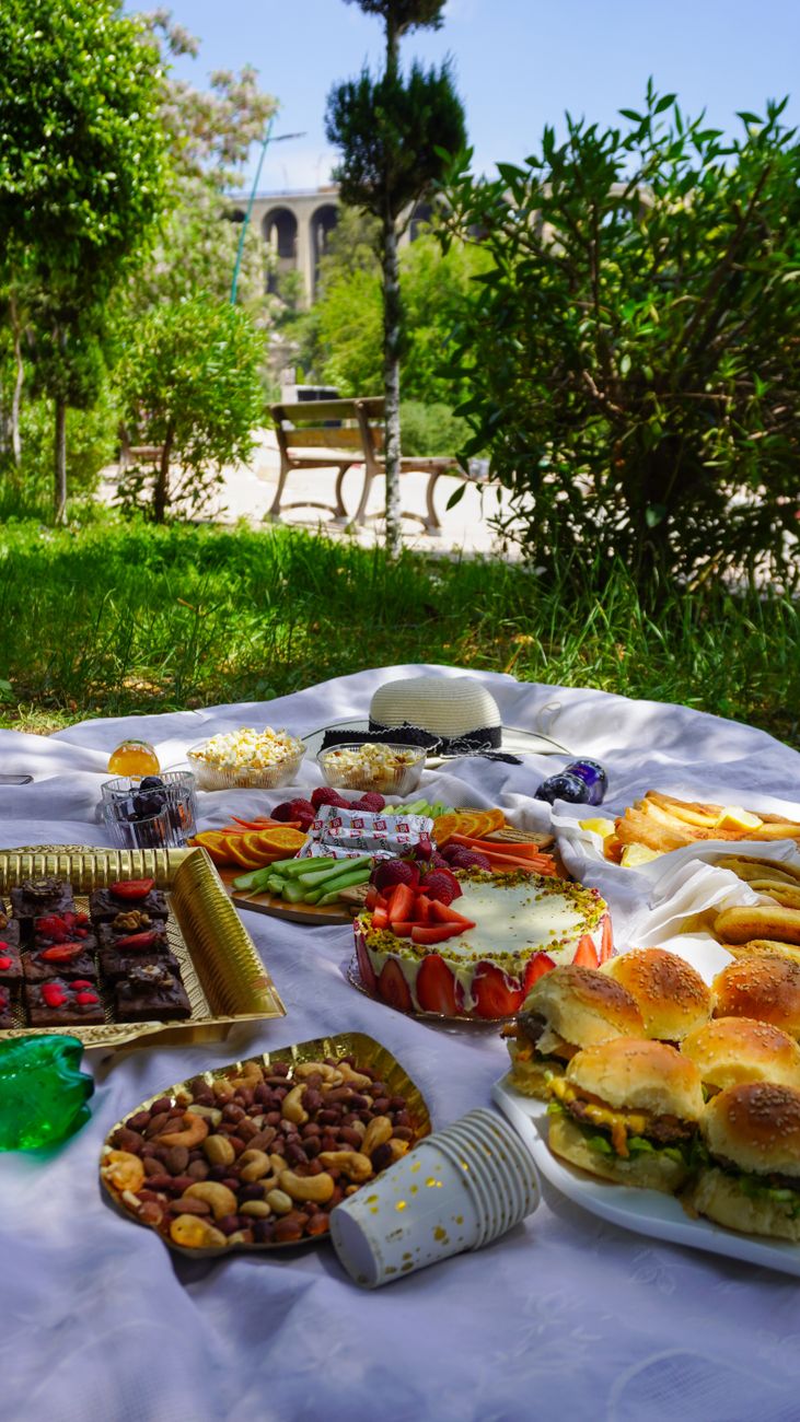 The Perfect Picnic Date Doesn’t Actually Need to Be Perfect